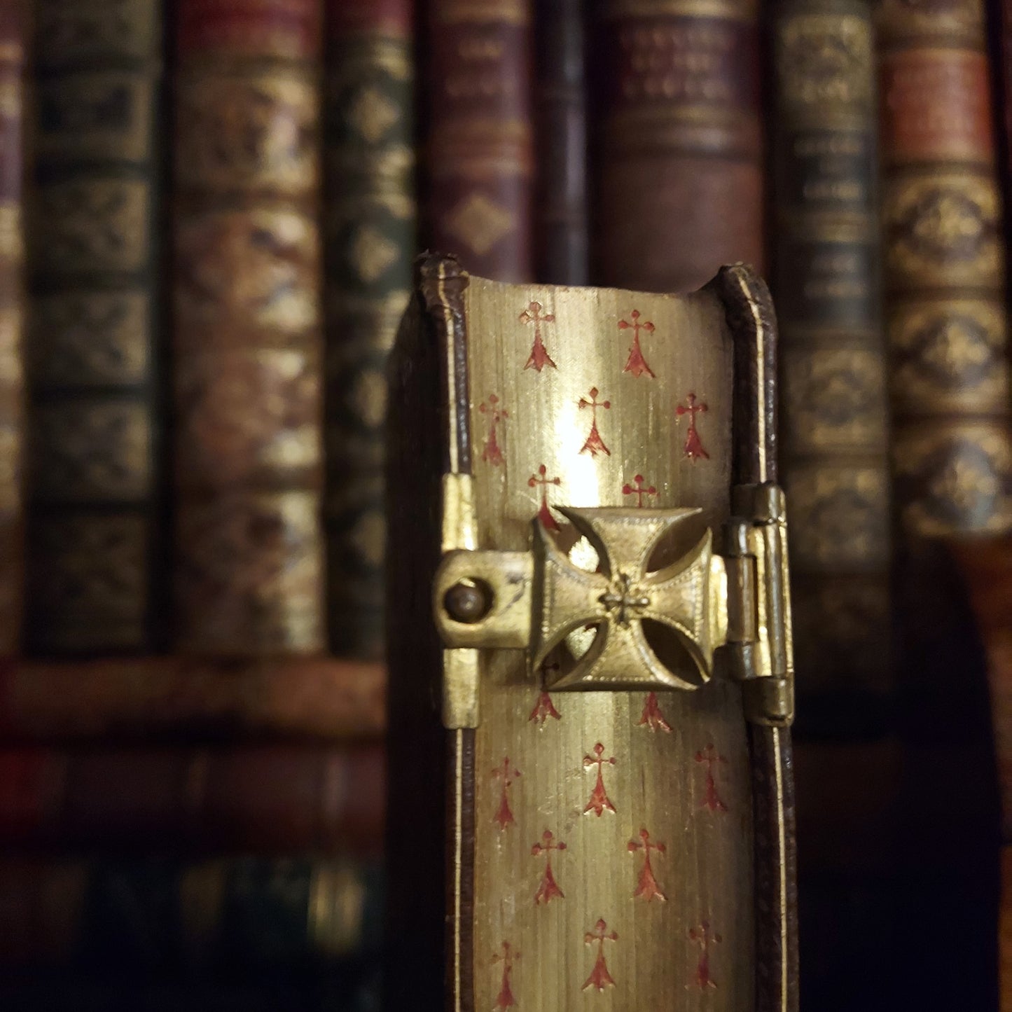1868 Diurnal de Bayeux | Double Clasp & Ermine Gauffered Pages