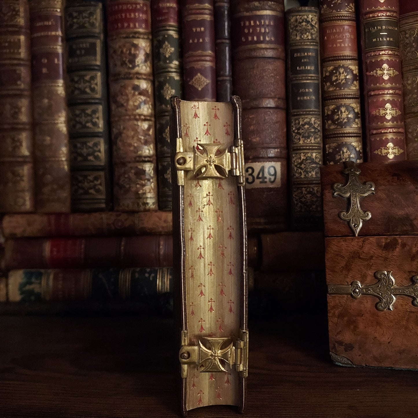 1868 Diurnal de Bayeux | Double Clasp & Ermine Gauffered Pages