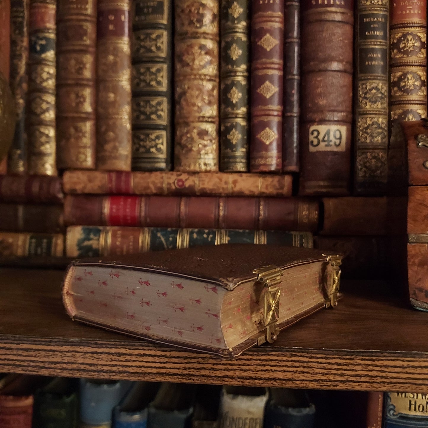 1868 Diurnal de Bayeux | Double Clasp & Ermine Gauffered Pages