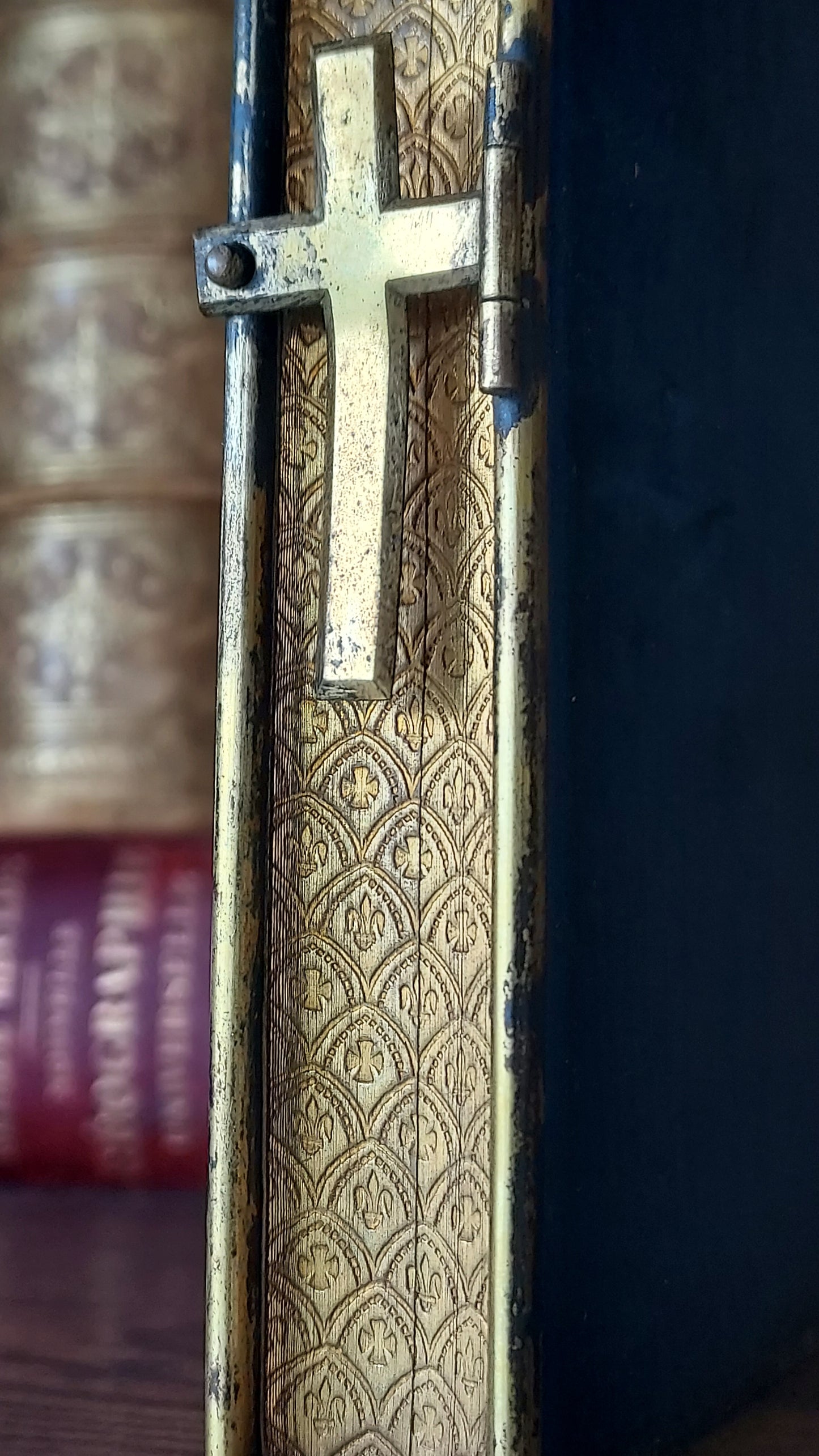1848 L'Anima Amante | 1st Baron of Magdala w/ a Gauffered Edge, Cross Clasp