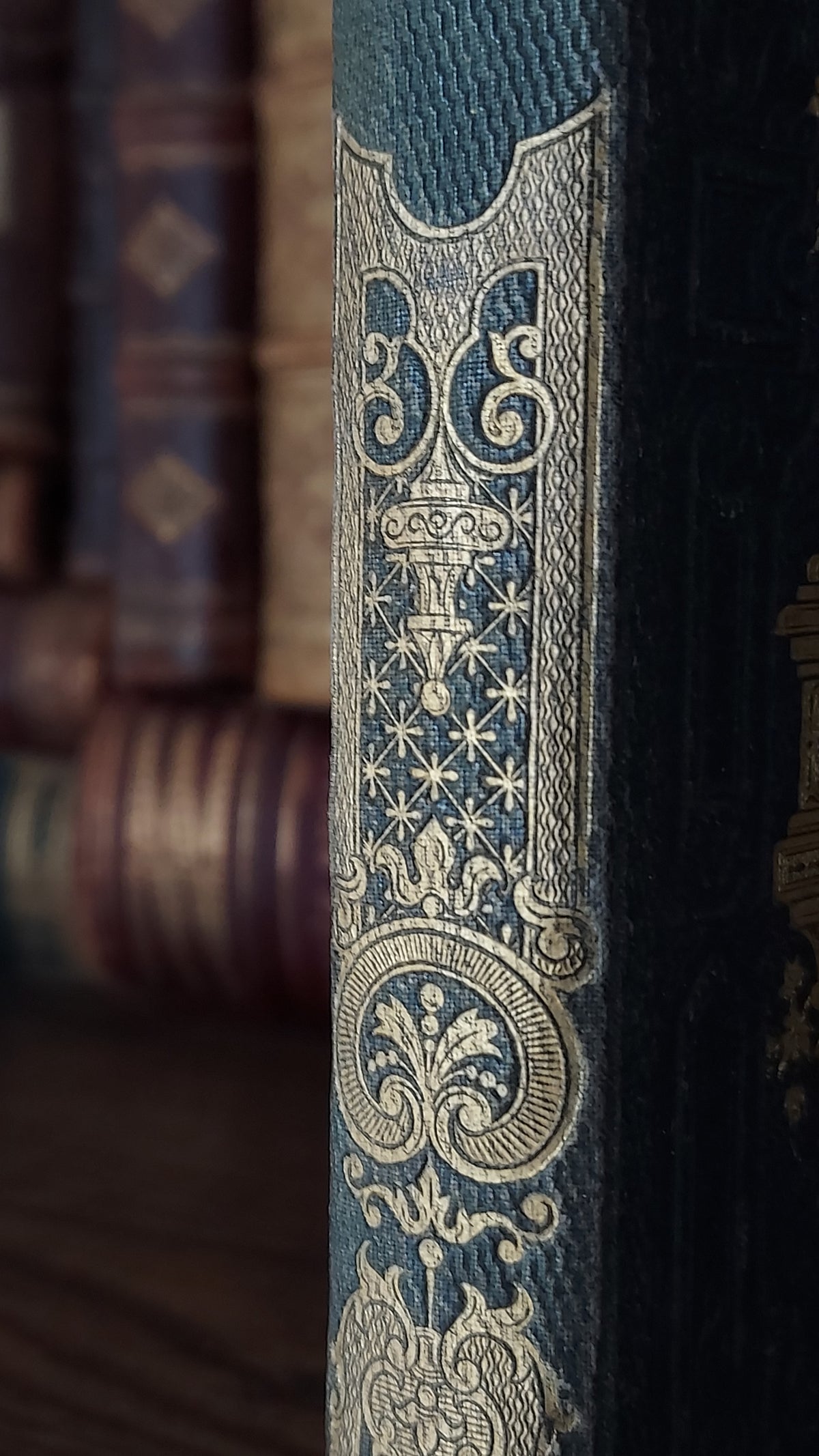 1848 Black and gold | Alfred Mame Black & Gold Cartonnage