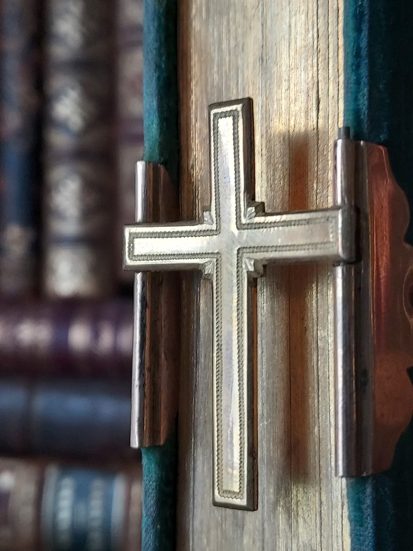 1838 Paroissien Complet | Green Velvet & Cross Clasp
