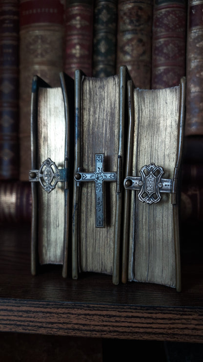1879 Paroissien Romain | Miniature Clasped Binding