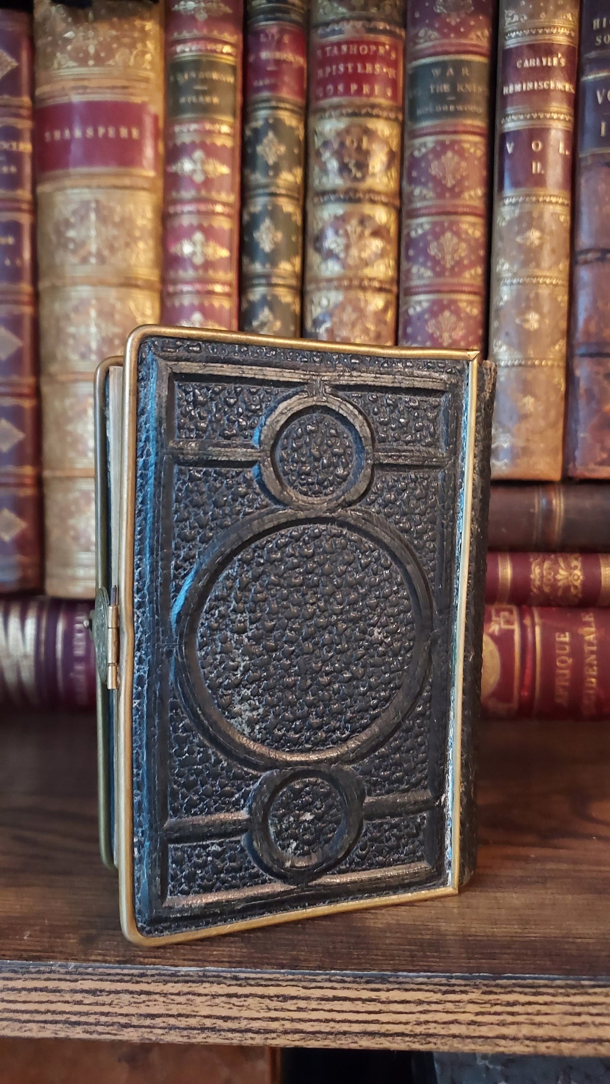 1850s Parioissien Romain | Hand-Painted Gauffered Edges w/Clasp