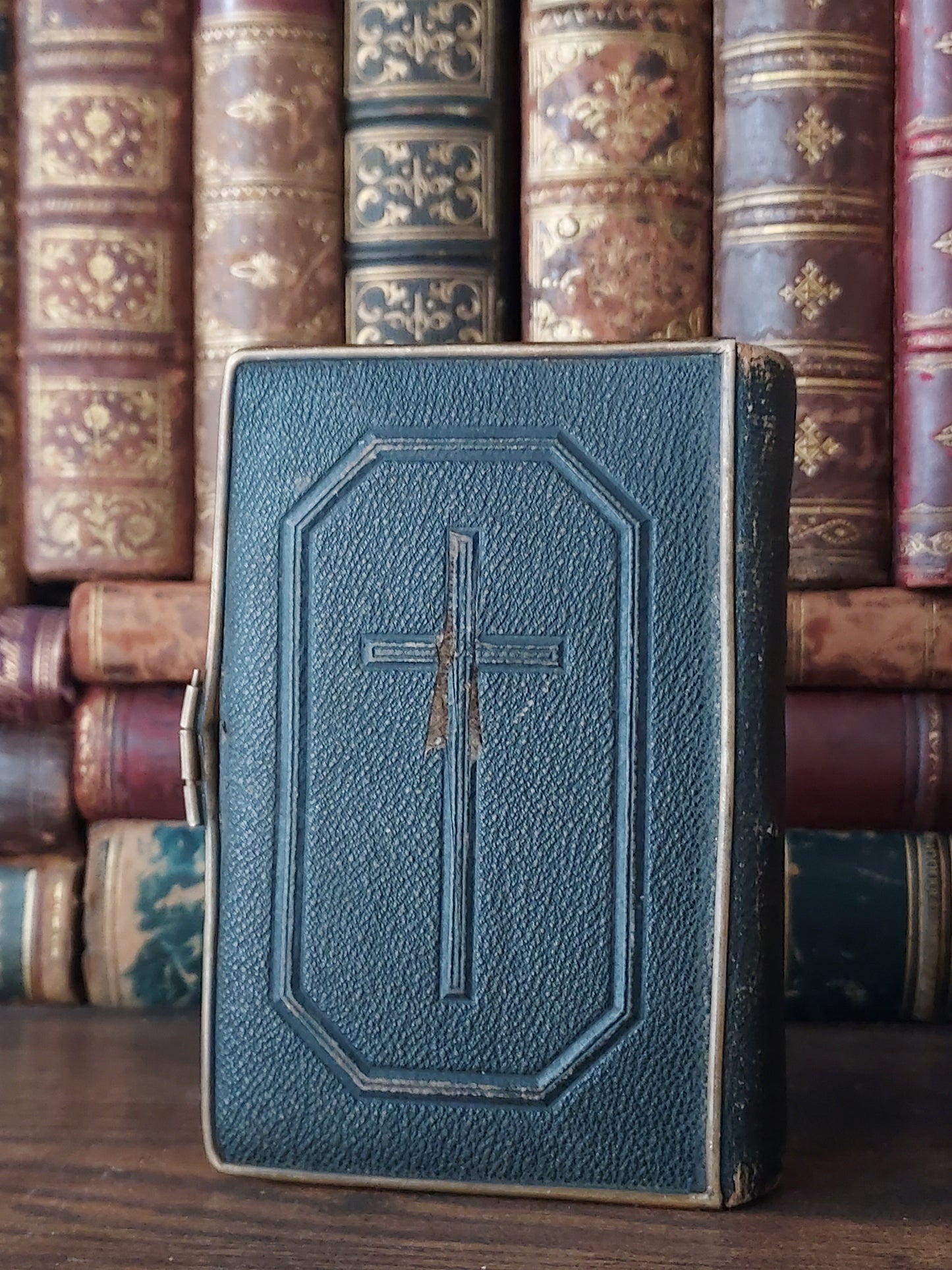 1873 Paroissien Romain: Small Cross Clasp