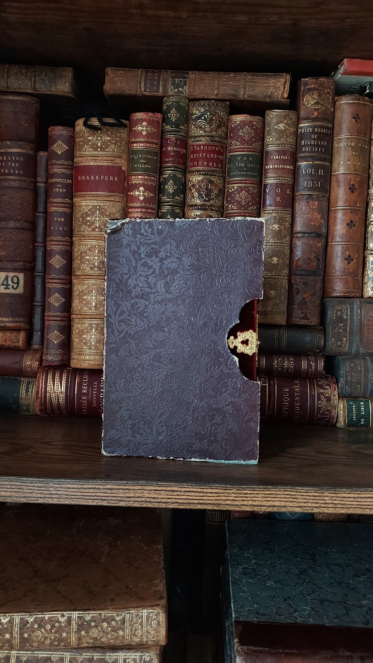 1846 Paroissien Latin-Français | Scarlet Velvet w/Large Gold Clasp