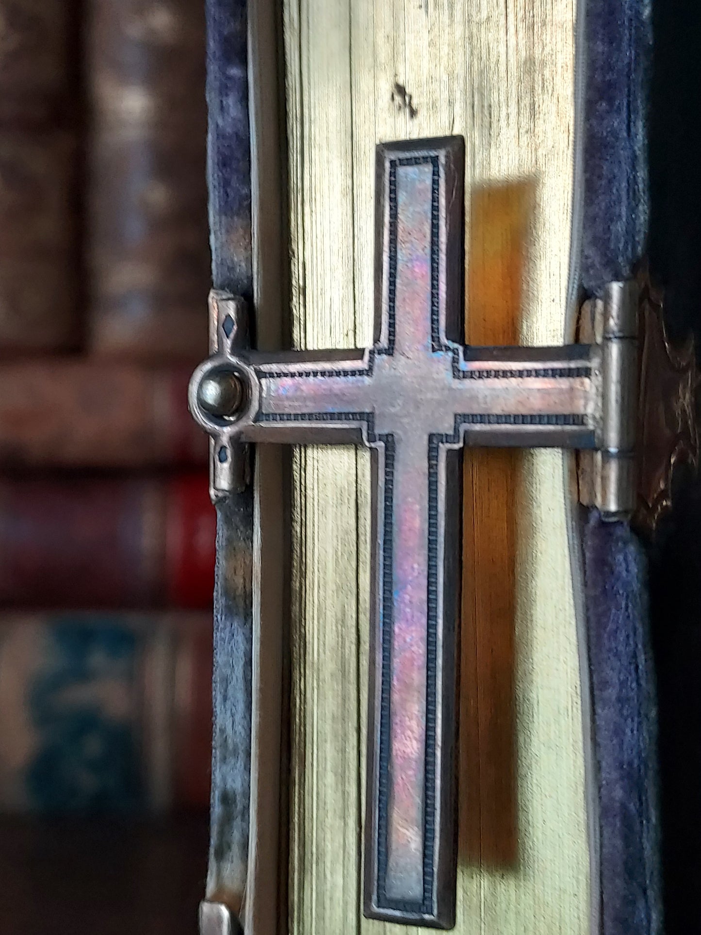 19th-century La Giornata del Cristiano | Blue Velvet & a Cross Clasp