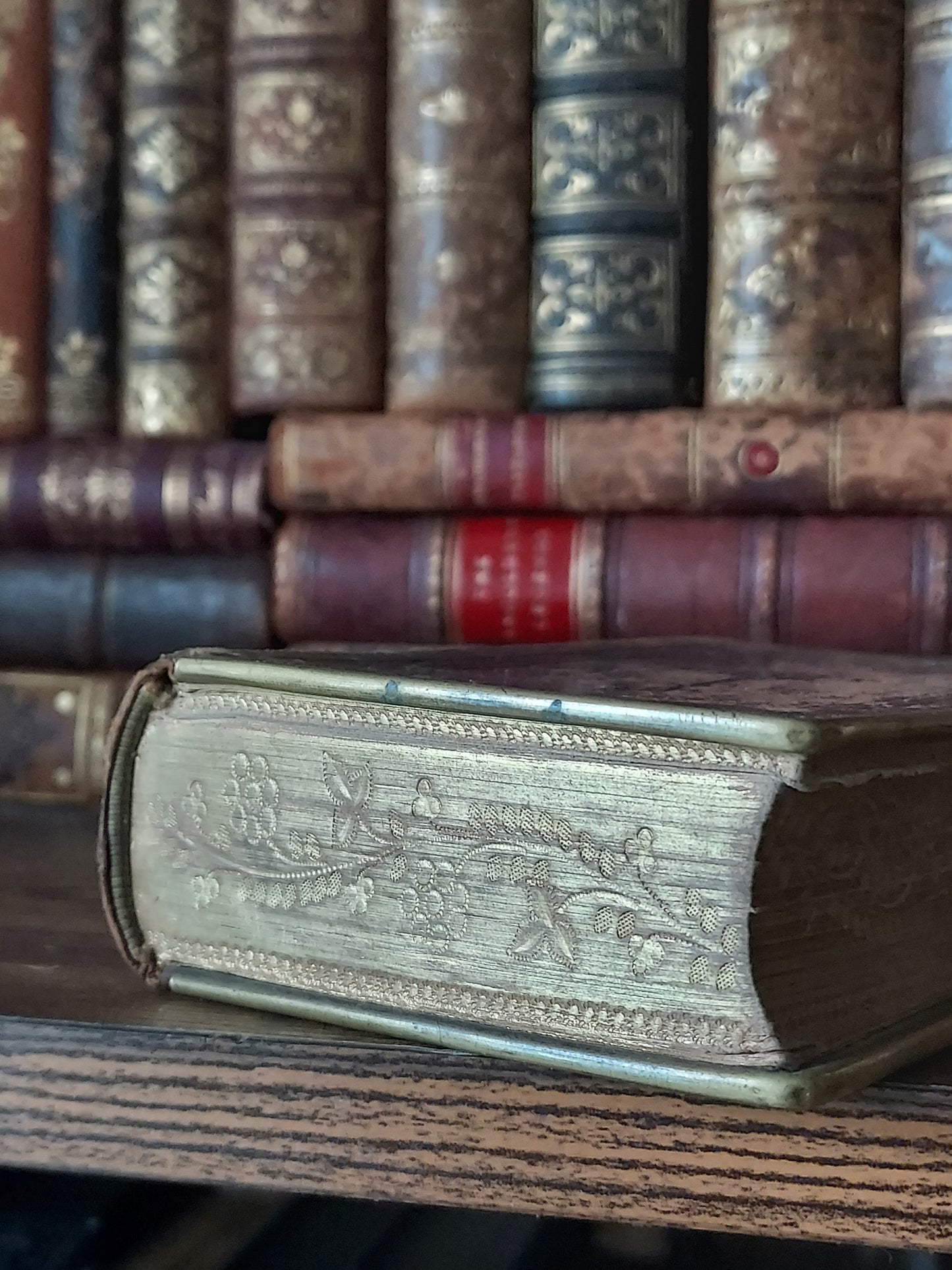19th-century Eucologe ou Paroissien romain-éduen: Floral Gauffered Edges