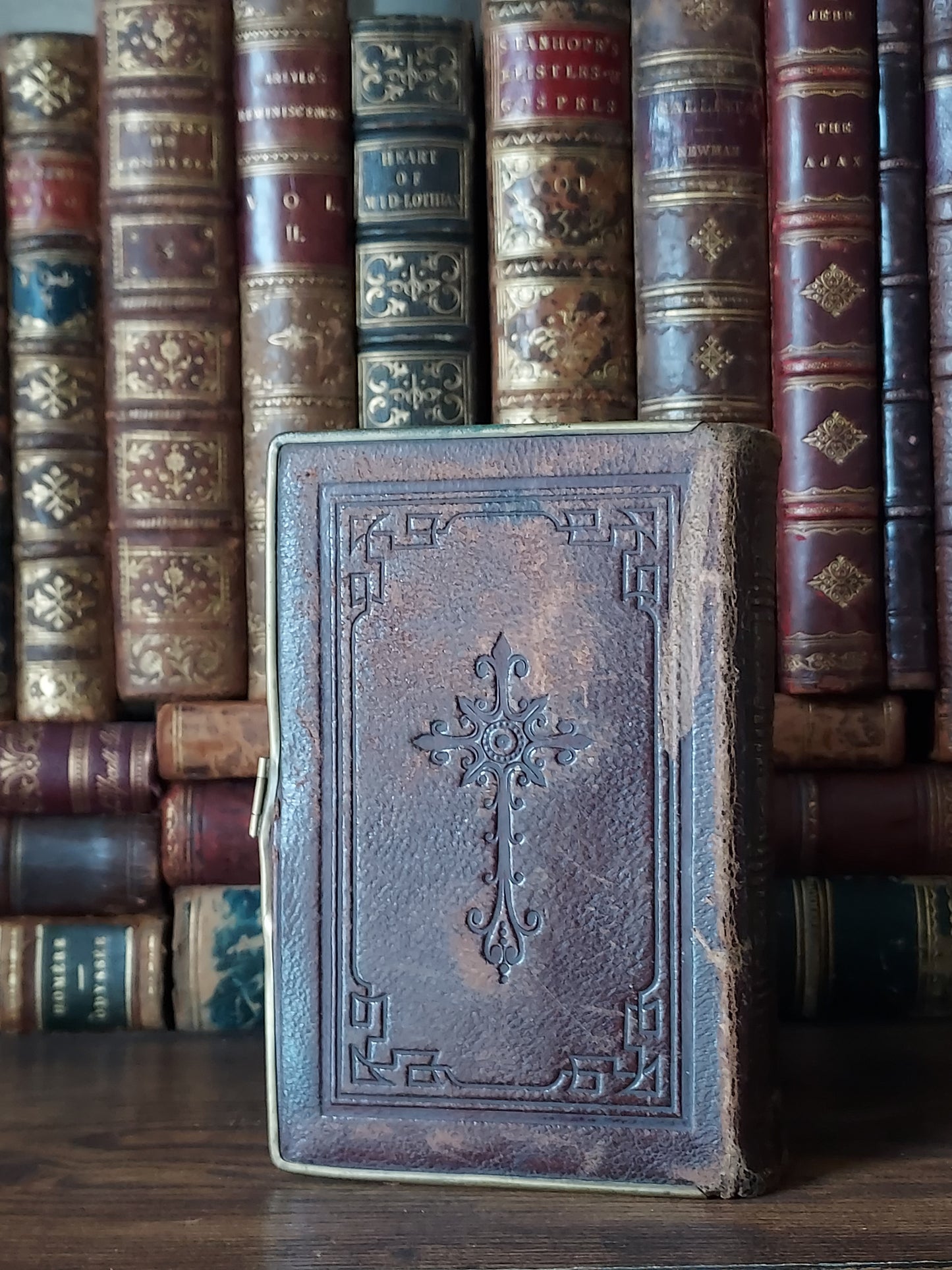 19th-century Eucologe ou Paroissien romain-éduen: Floral Gauffered Edges