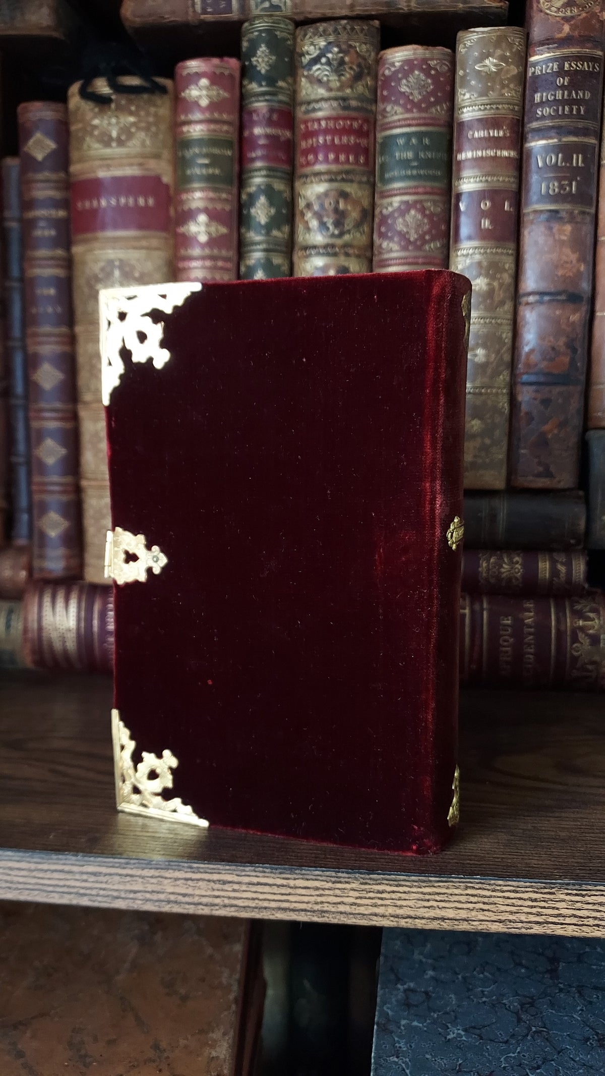1846 Paroissien Latin-Français | Scarlet Velvet w/Large Gold Clasp