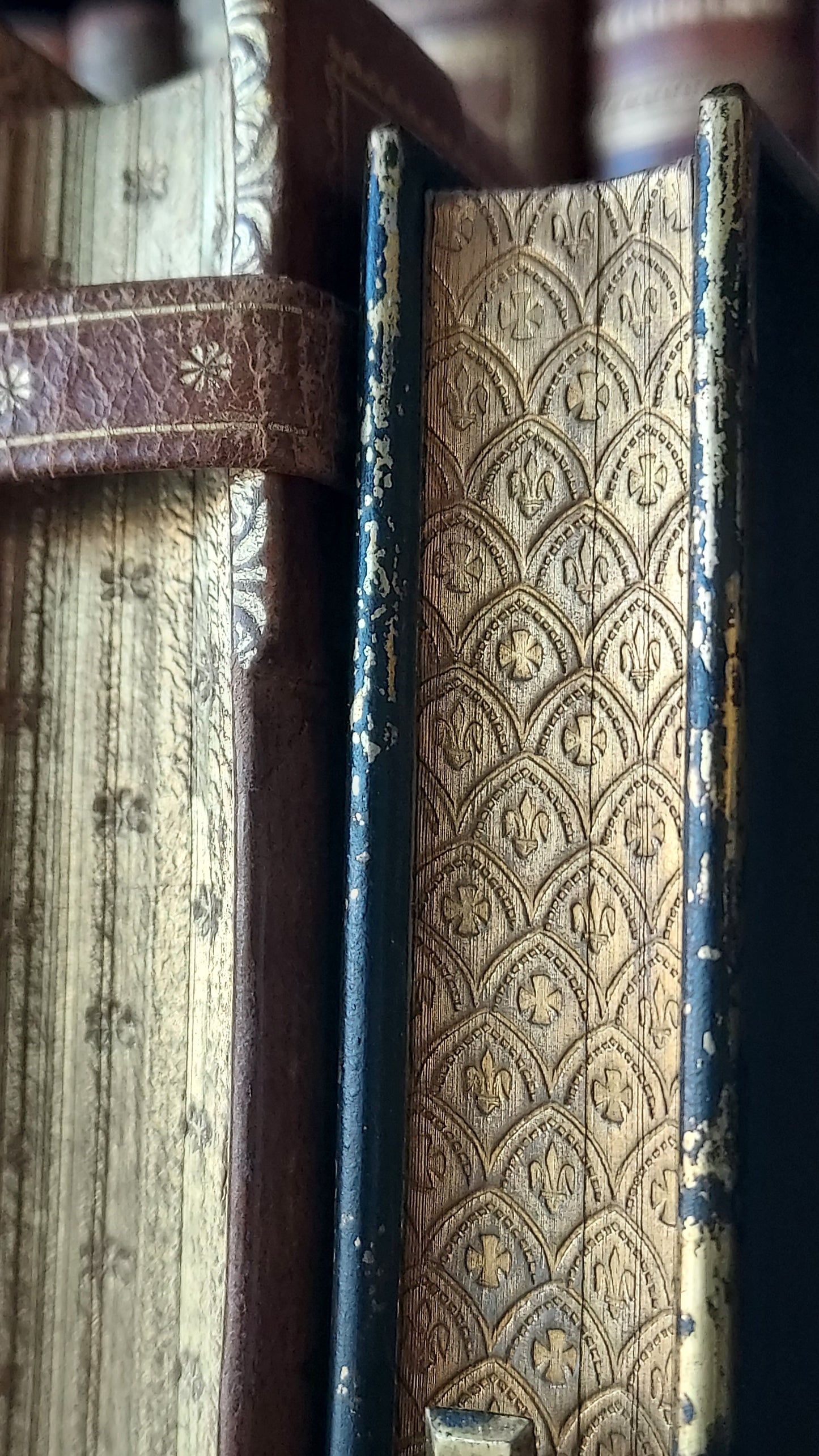 1848 L'Anima Amante | 1st Baron of Magdala w/ a Gauffered Edge, Cross Clasp