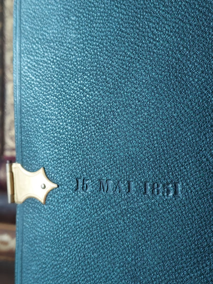 1851 Manuel des Catéchismes | Cross Clasp