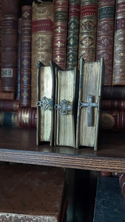 1890 Paroissien Romain | Miniature Clasped Binding
