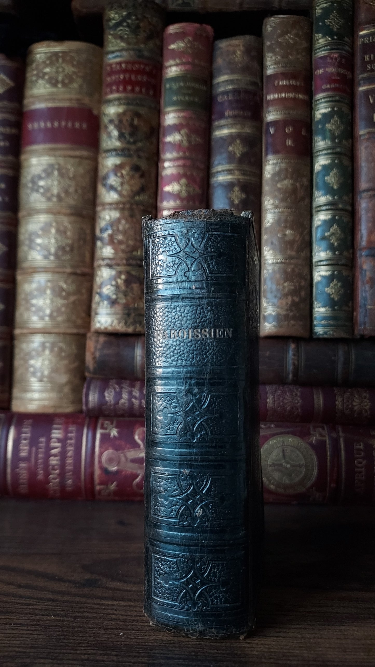 1862 Paroissien Romain | Floral Clasp & Dotted Gauffered Edge
