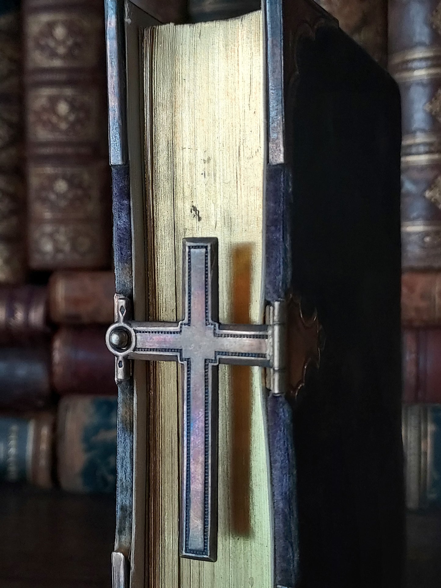 19th-century La Giornata del Cristiano | Blue Velvet & a Cross Clasp