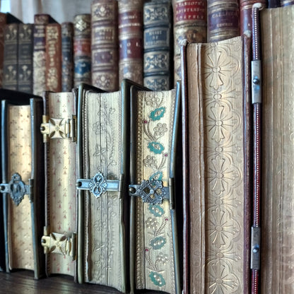 1867 Recueil de prières: Gilt-Gauffered and Hand-Painted Floral Page Edges