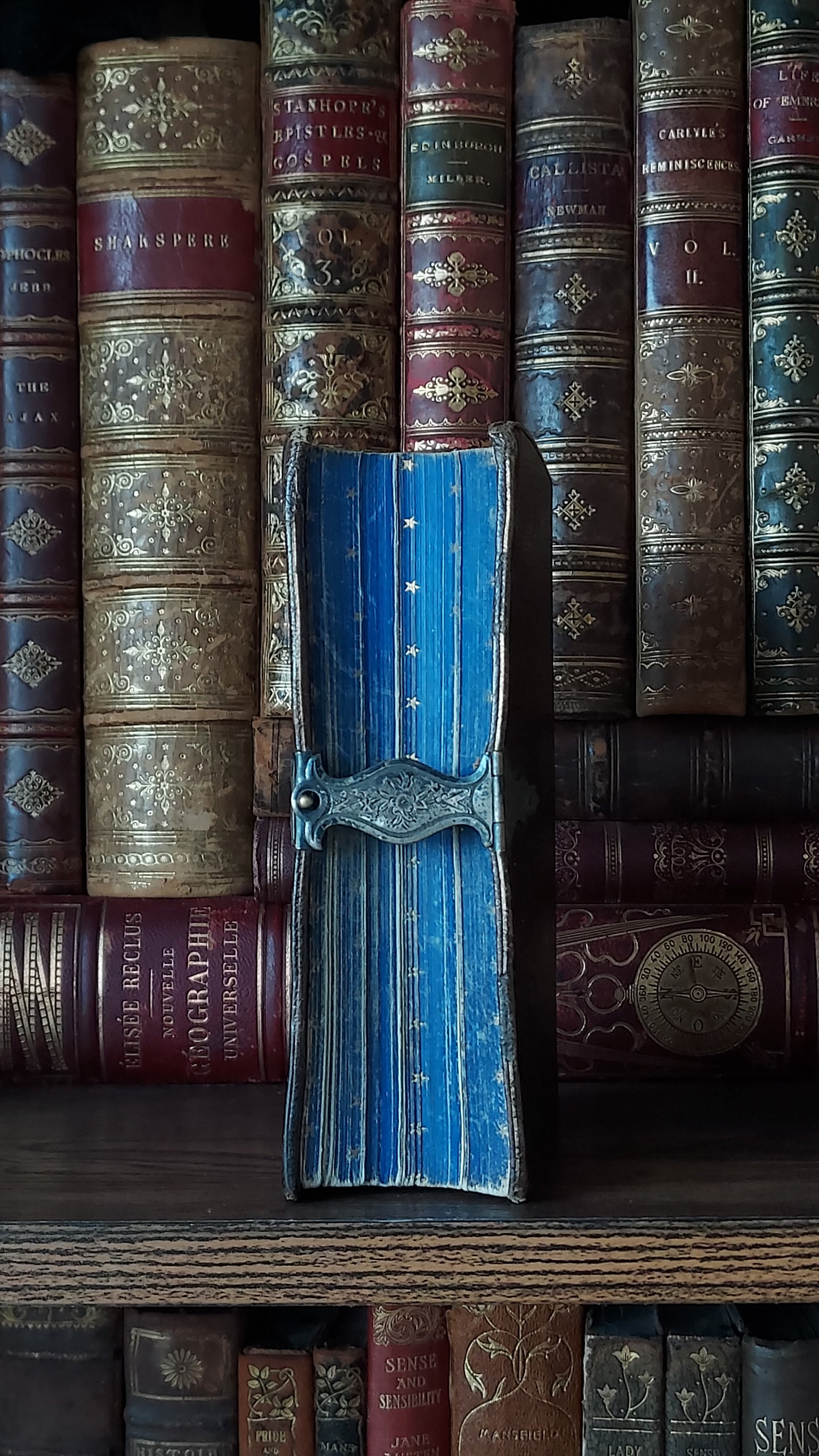1857 Paroissien Romain | Gauffered Star Blue Edge