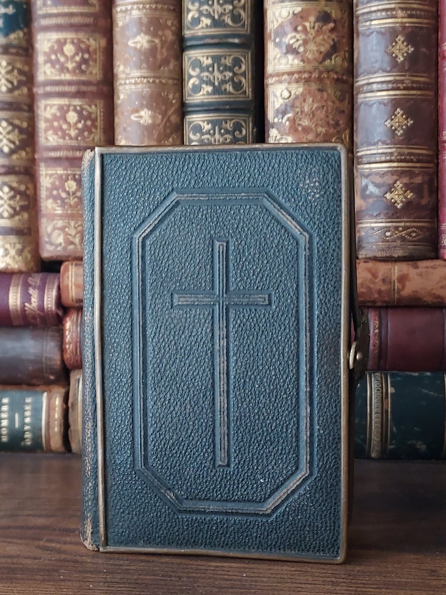 1873 Paroissien Romain: Small Cross Clasp