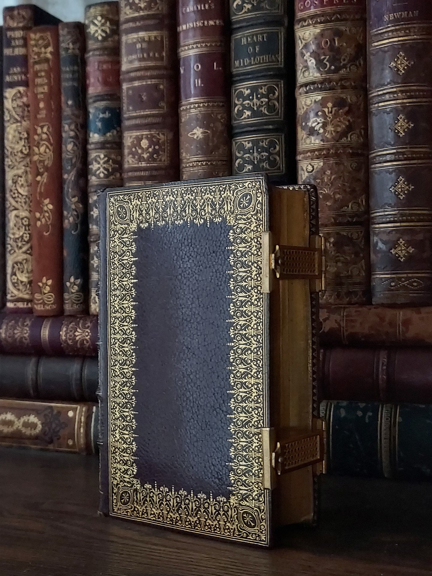 1873 Recueil de prieres: Ornate Double Clasp Binding w/ Paisley Fore-Edge Painting