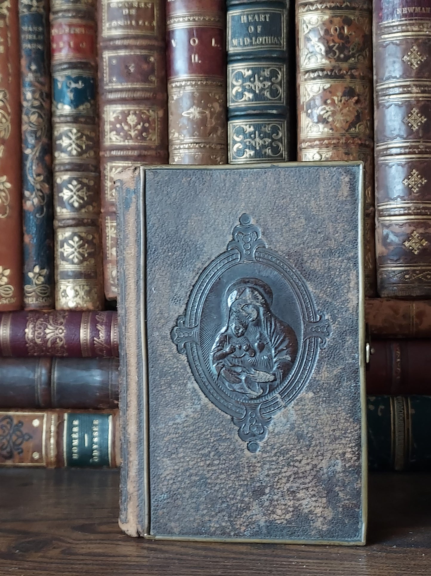 1867 Recueil de prières: Gilt-Gauffered and Hand-Painted Floral Page Edges