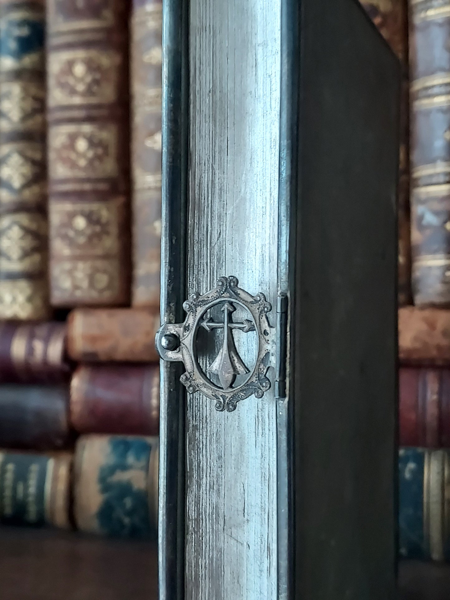 1868 Recueil de cantiques: Silver Page Edges and Clasp