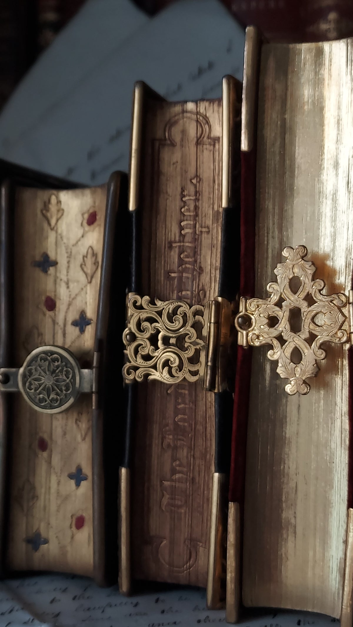 1850s Parioissien Romain | Hand-Painted Gauffered Edges w/Clasp