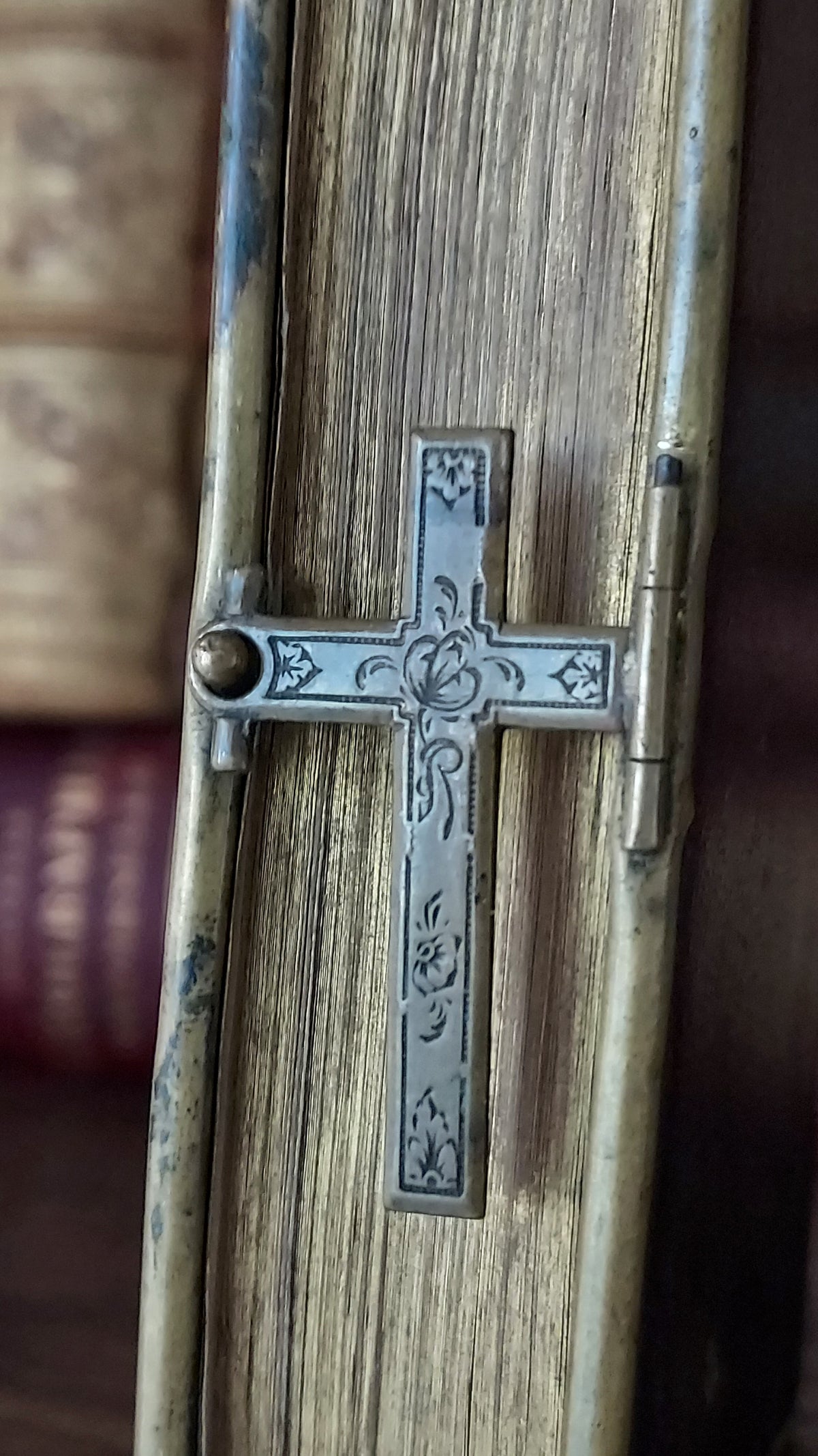 1877 Petit Paroissien Romain | Cross Clasp