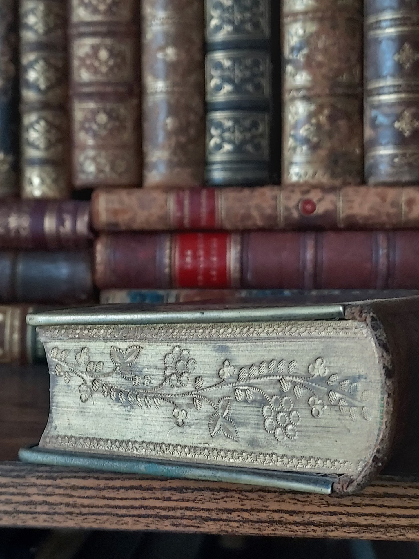 19th-century Eucologe ou Paroissien romain-éduen: Floral Gauffered Edges
