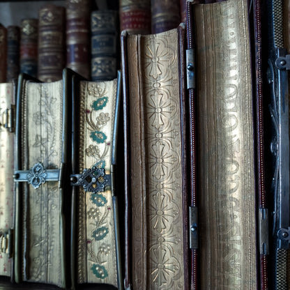 1867 Recueil de prières: Gilt-Gauffered and Hand-Painted Floral Page Edges