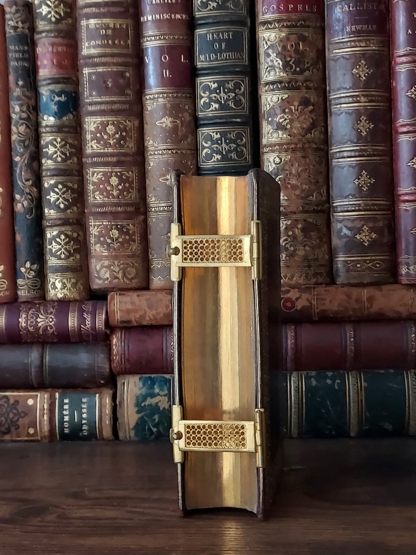 1873 Recueil de prieres: Ornate Double Clasp Binding w/ Paisley Fore-Edge Painting