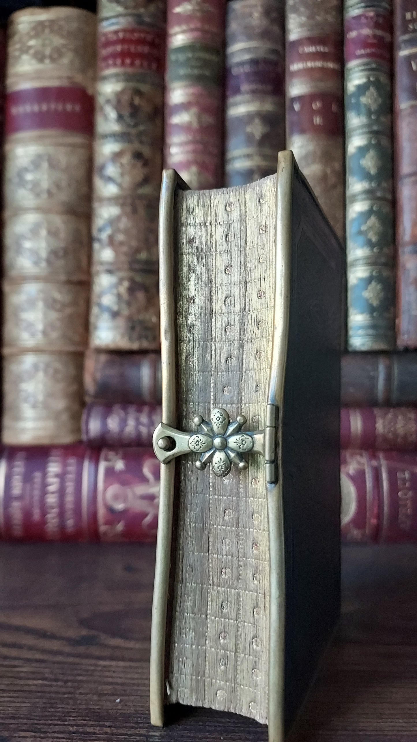1862 Paroissien Romain | Floral Clasp & Dotted Gauffered Edge