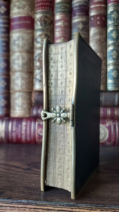 1862 Paroissien Romain | Floral Clasp & Dotted Gauffered Edge