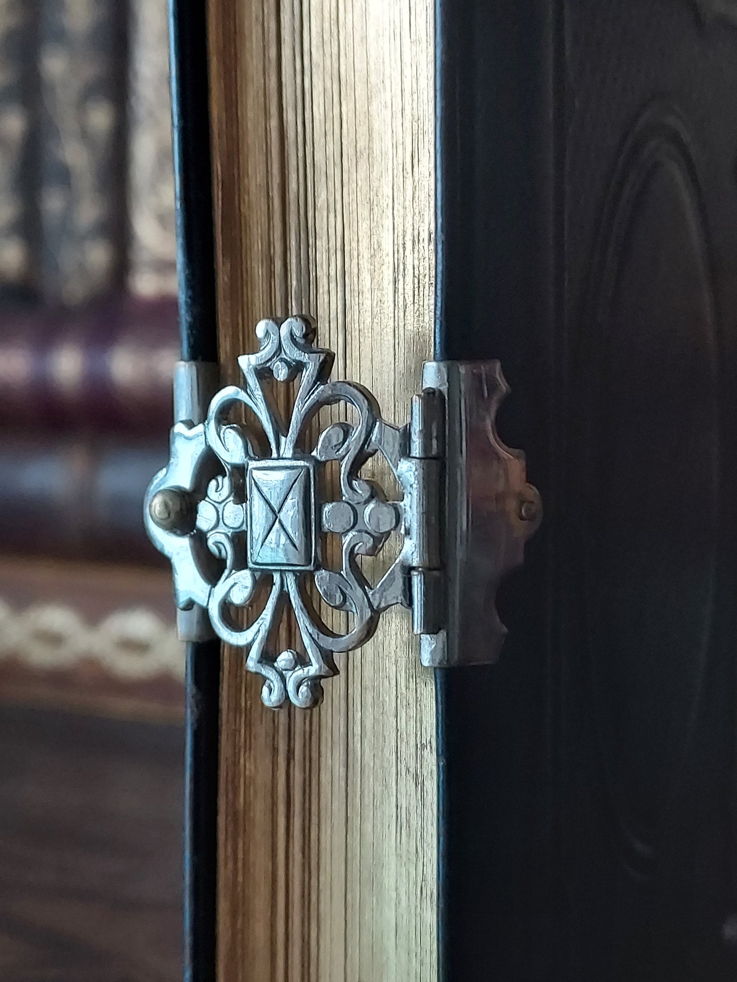 1880s Baum de Lebens | German Mother of Pearl Details