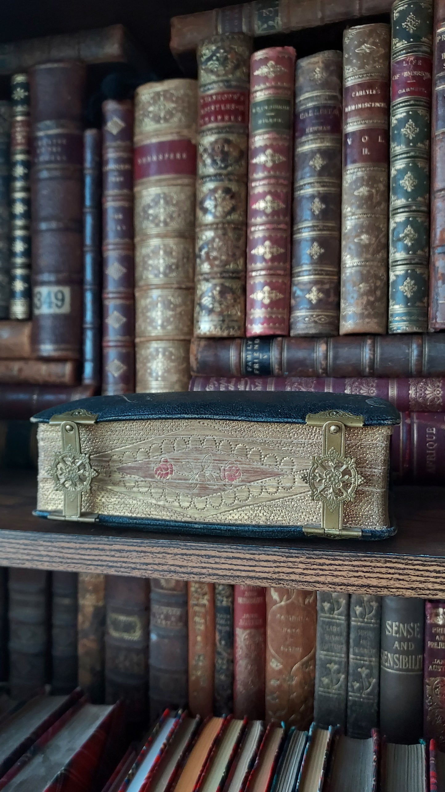 1897 Manuale di Filotea | Hand-Painted Rose Gauffered Edges