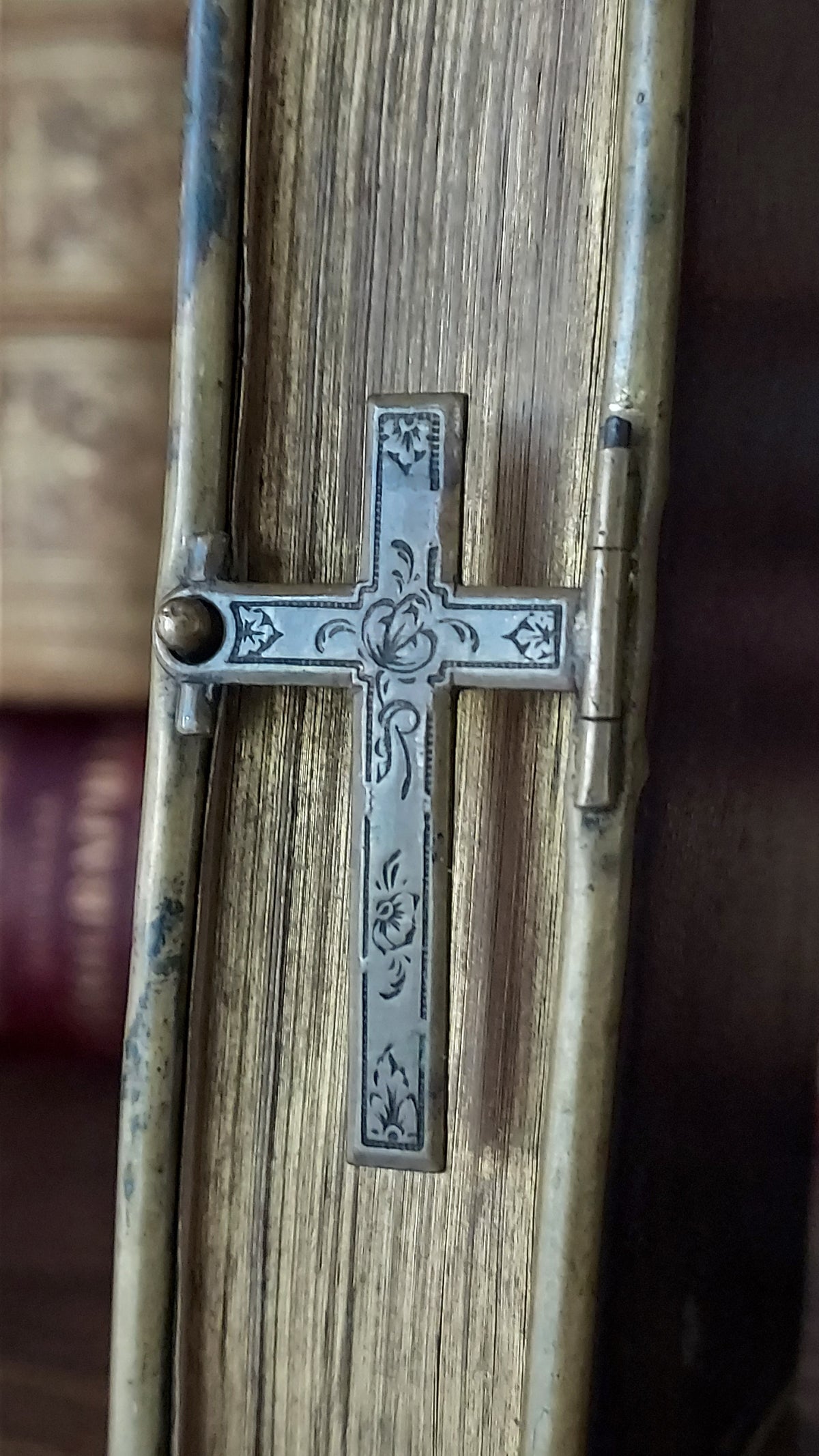 1877 Petit Paroissien Romain | Cross Clasp