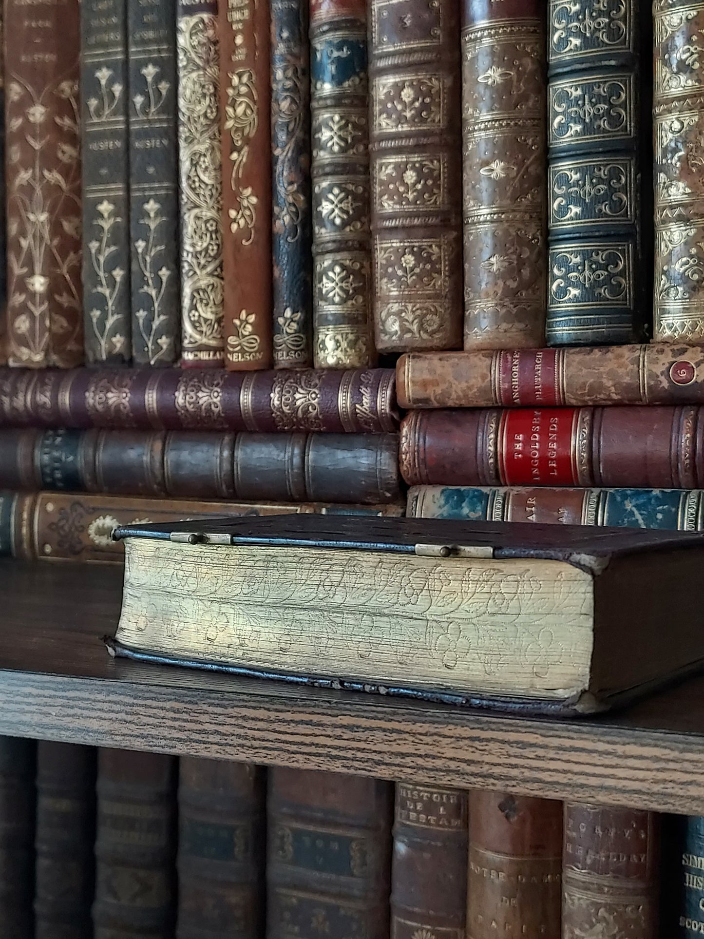 1897 Paroissien Romain | Floral Gauffered Edges