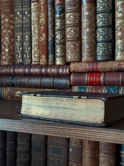 1897 Paroissien Romain | Floral Gauffered Edges