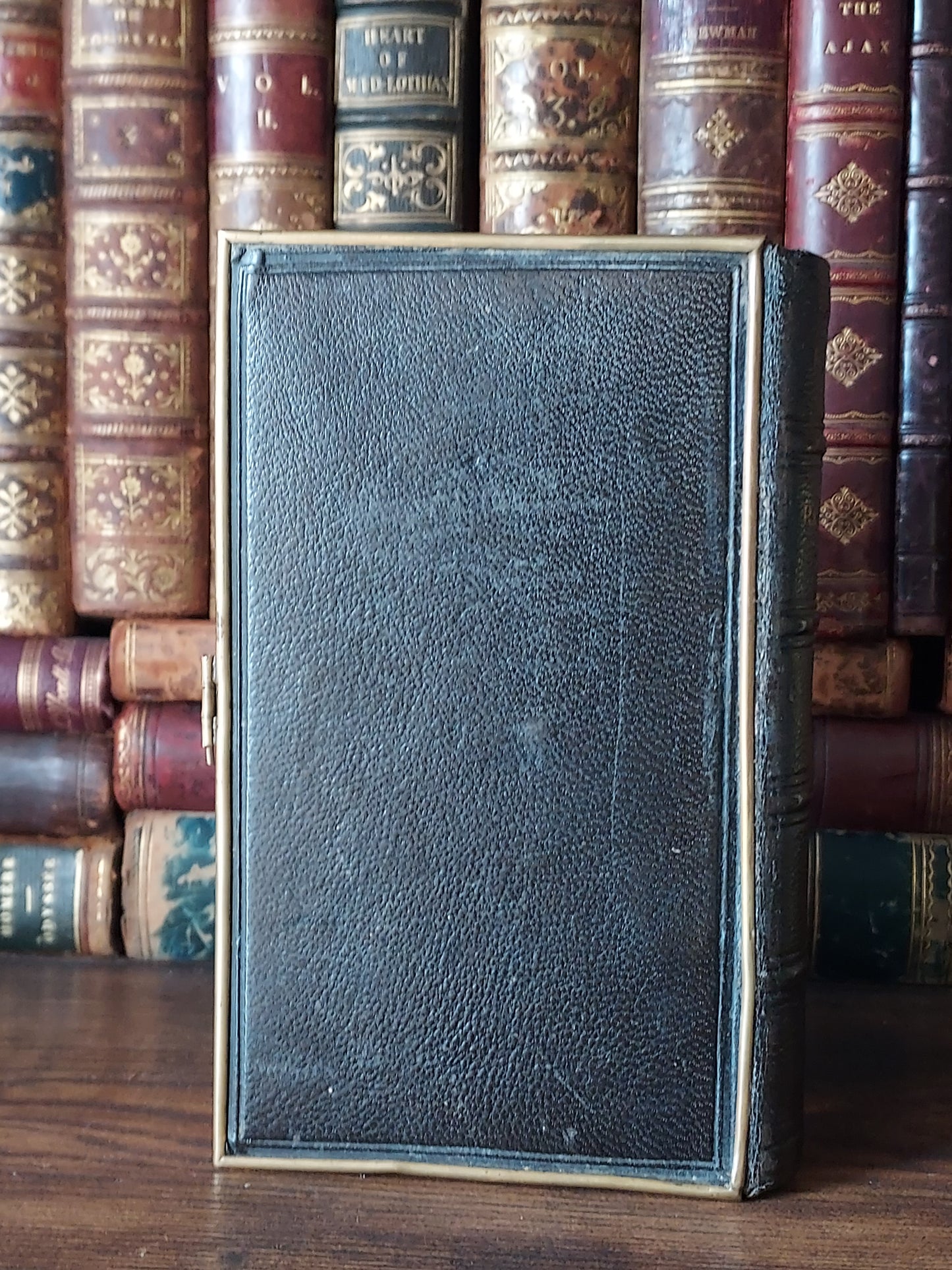 1867 Paroissien romain | Fleur-de-lis Clasp