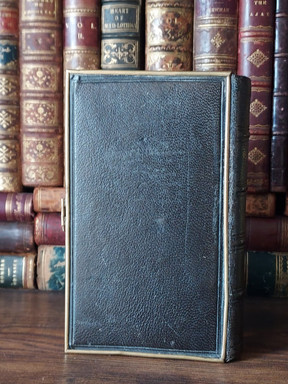1867 Paroissien romain | Fleur-de-lis Clasp