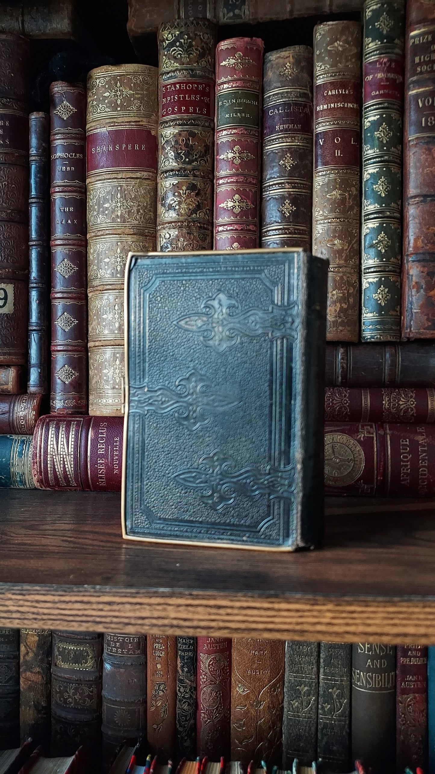 1862 Paroissien Romain | Floral Clasp & Dotted Gauffered Edge