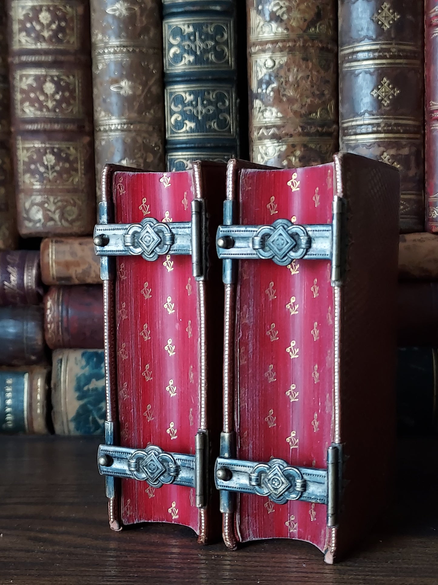1860s Paroissien Romain, Très Complet (Partie d’Été): Red Gauffered Edge