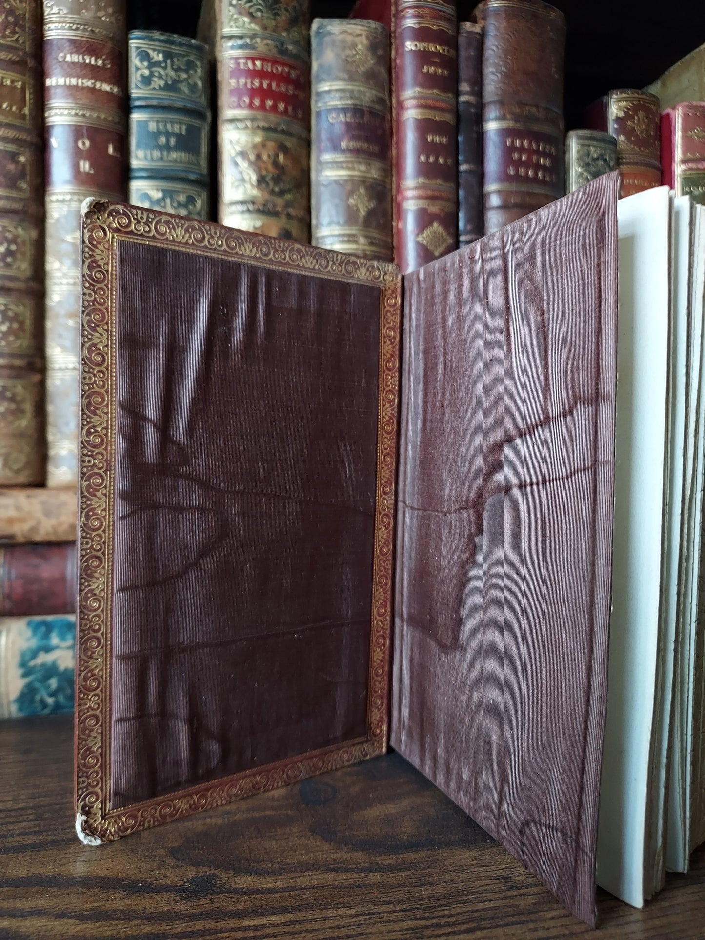 1860s Livre D'Heures Selon le Rit Romain: Gauffered Edges, Fleur-de-Lis Cover
