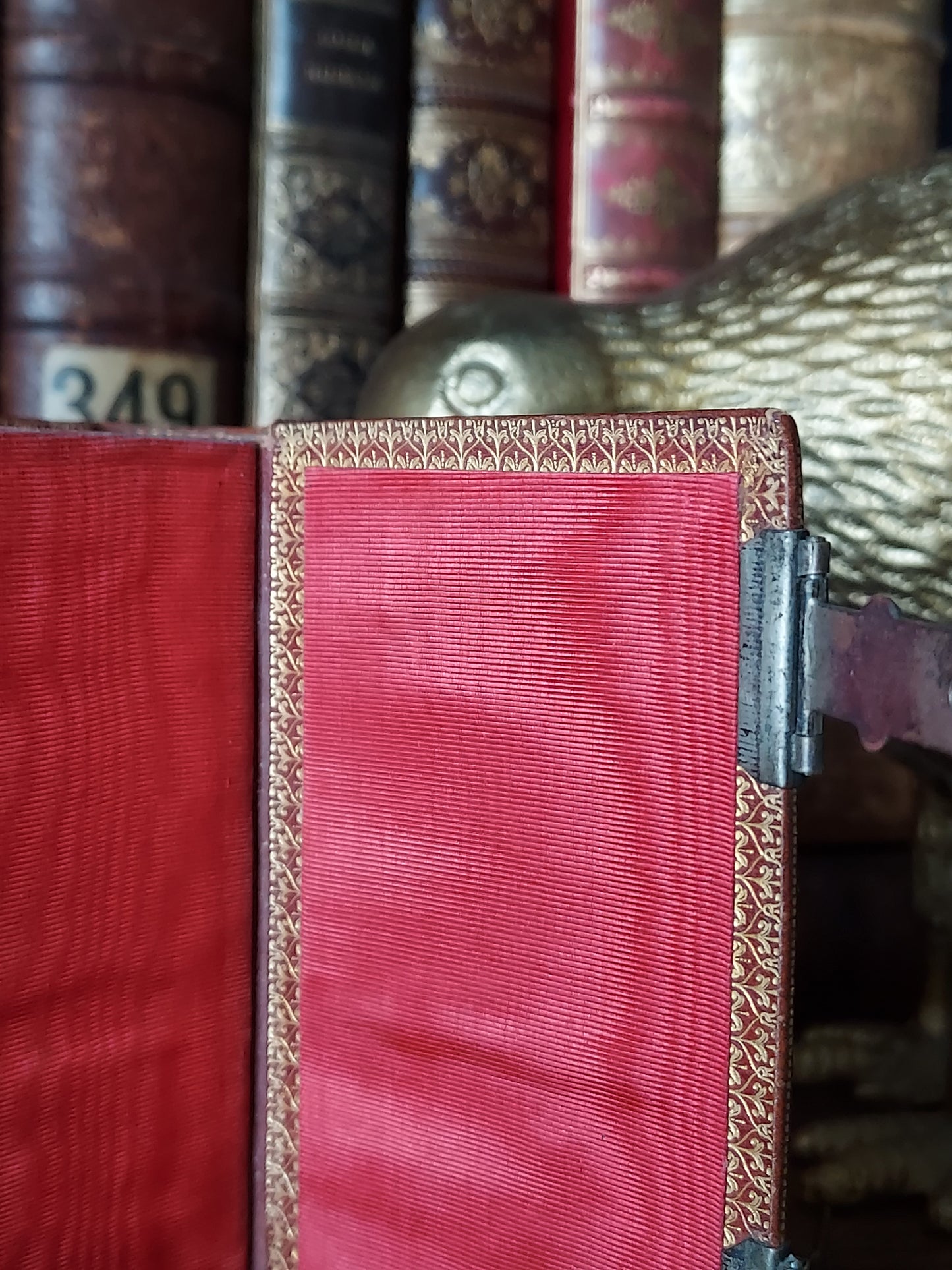 1860s Paroissien Romain, Très Complet (Partie d’Été): Red Gauffered Edge