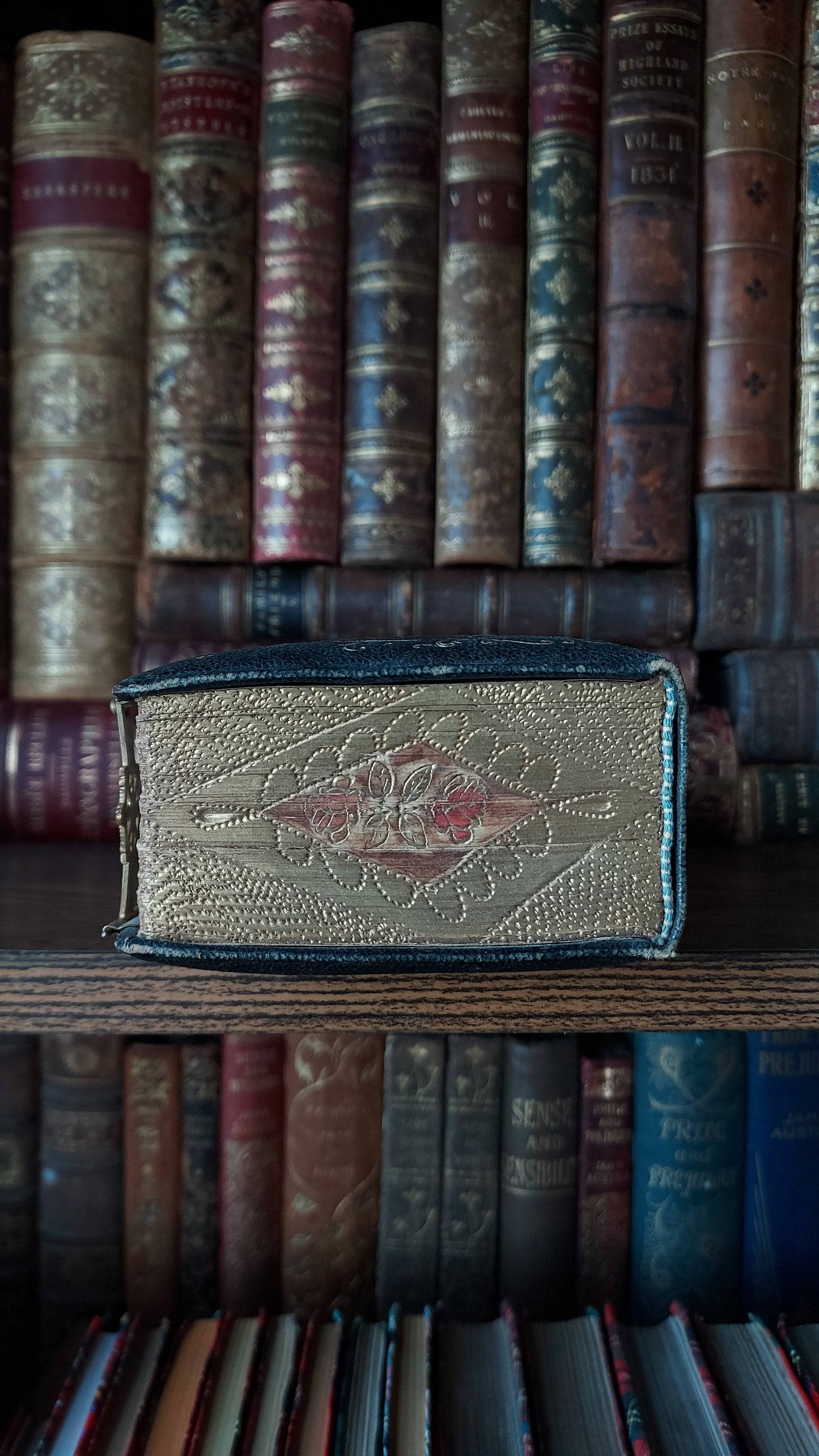 1897 Manuale di Filotea | Hand-Painted Rose Gauffered Edges