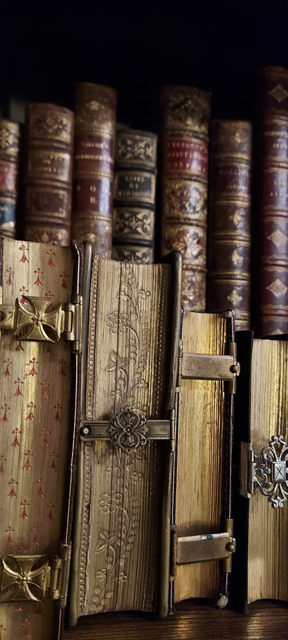 19th-century Eucologe ou Paroissien romain-éduen: Floral Gauffered Edges