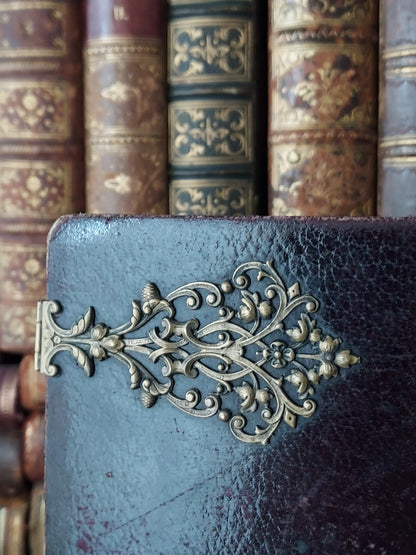 1892 Missel Romain L'Office des Dimanches: Ornate Double Clasp
