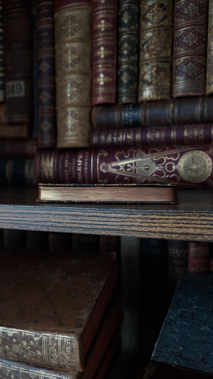 1890s The Book of Common Prayer | Finger Bible