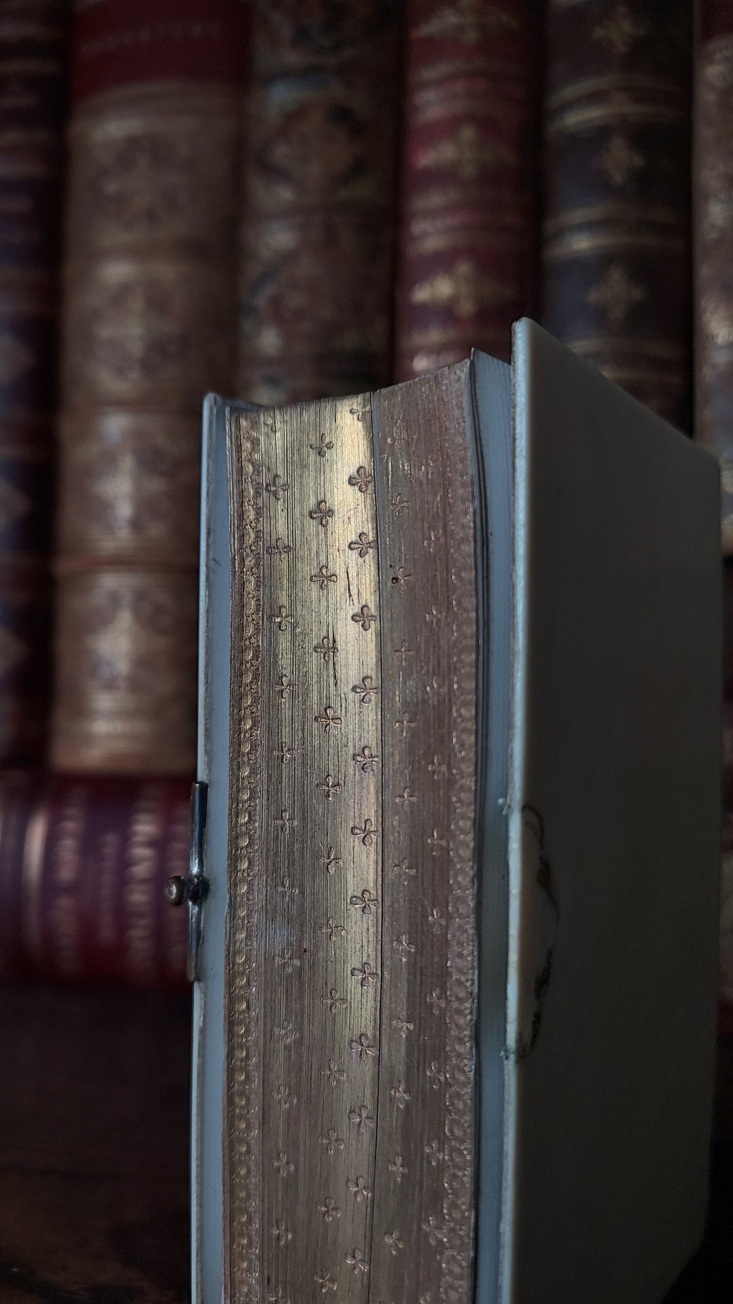 1868 Paroissien Romain | Mini Gauffered Edge