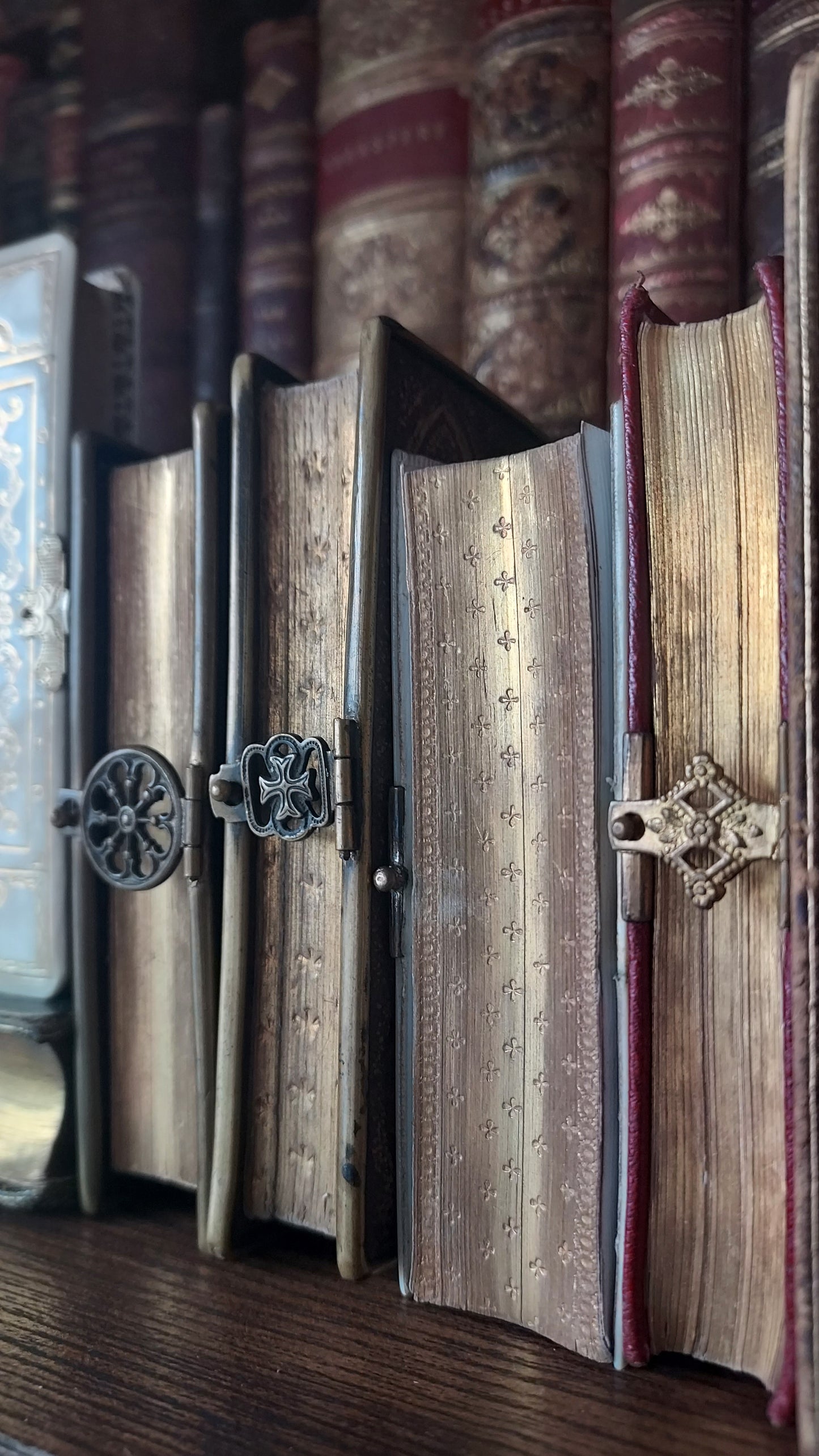 1868 Paroissien Romain | Mini Gauffered Edge