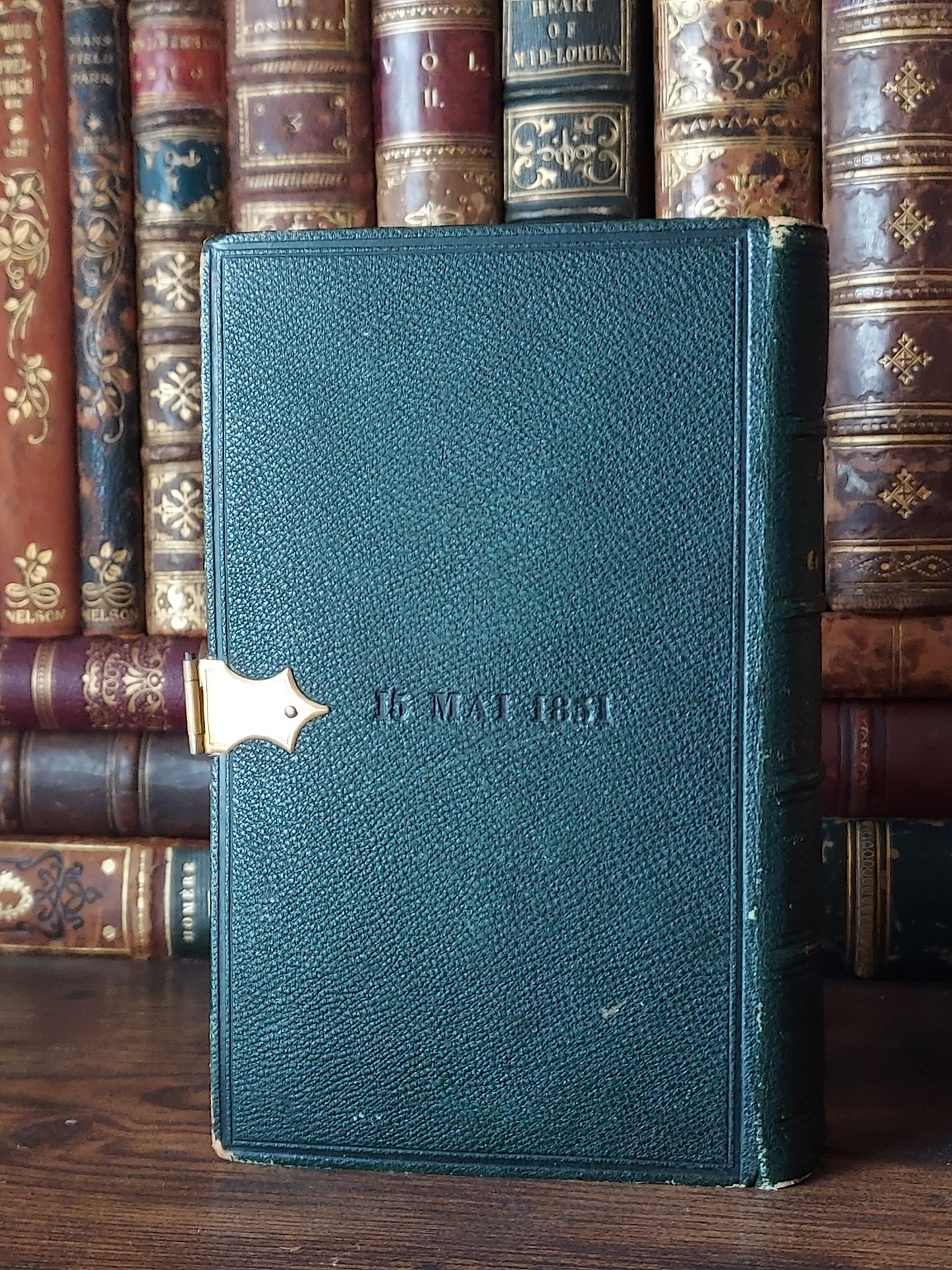 1851 Manuel des Catéchismes | Cross Clasp